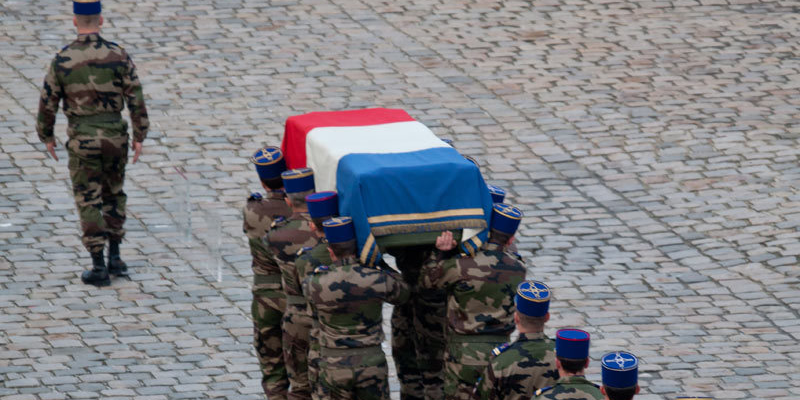 Le monument aux morts en opération extérieure, situé dans le Parc André-Citroën, est dédié à la mémoire des militaires morts pour la France lors des différentes opérations extérieures menées depuis 1963