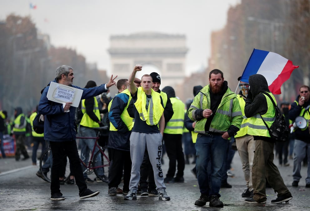 Les syndicats tentent de reprendre la main sur les "gilets jaunes"