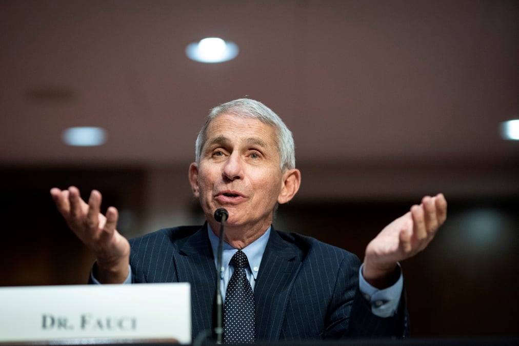 Trump remobilise ses troupes, qualifie le dr fauci de "catastrophe"