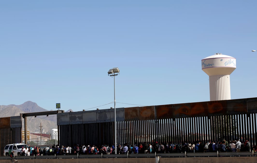 Une milice anti-migrants quitte son campement dans le nouveau-mexique