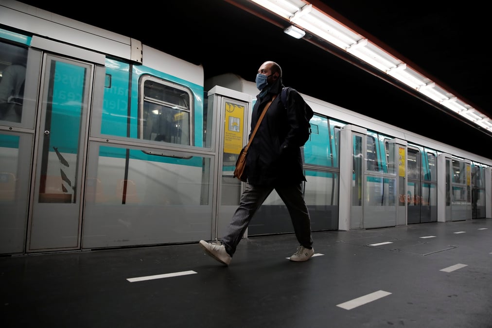 "L'Etat sera aux côtés (..) de la Région Île-de-France, comme il l'est au côté des autres régions", a déclaré M. Djebbari, interrogé sur un trou financier chiffré à 2,6 milliards d'euros par la présidente de la région, Valérie Pécresse.