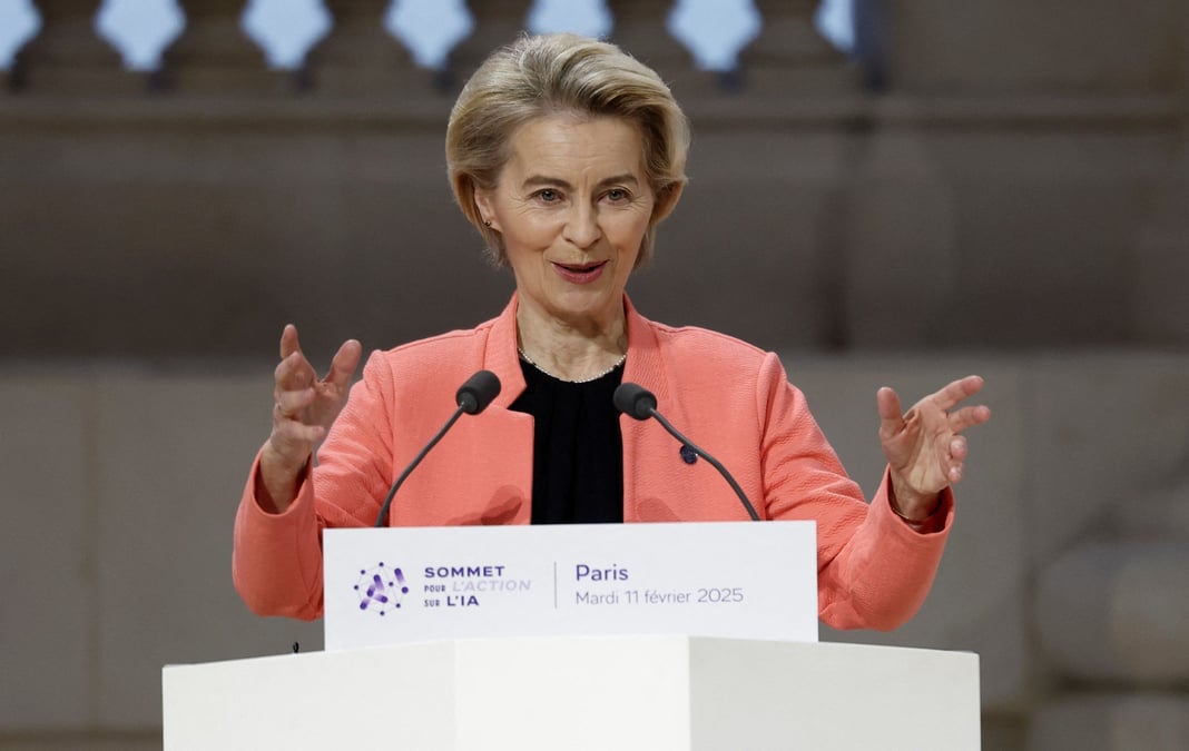 La présidente de la Commission européenne, Ursula von der Leyen, le mardi 11 février prenant la parole au commet pour l'action sur l'IA.