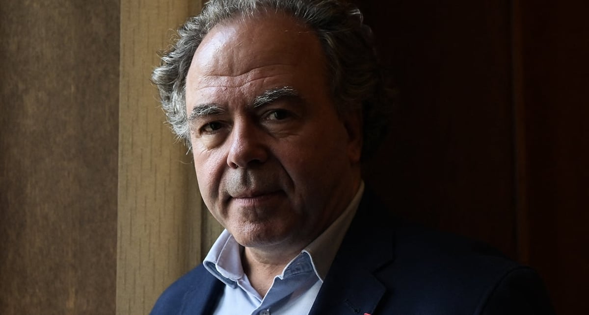 Luc Chatel, ancien ministre de l'Éducation nationale, prend la parole pour saluer la savoir-faire à la française et toute l'importance de le préserver.