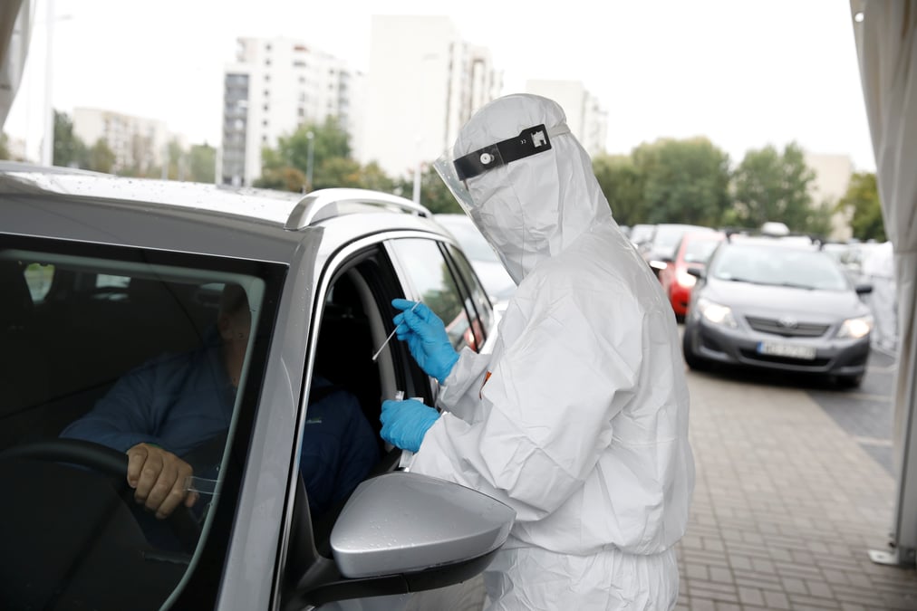 Coronavirus: la pologne rend obligatoire le port du masque en exterieur
