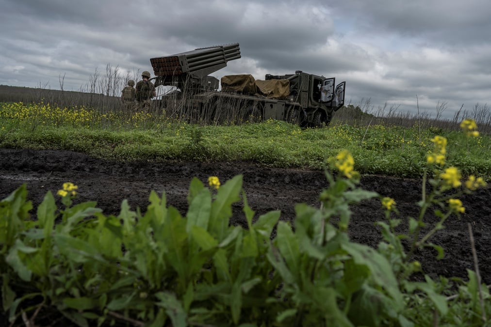 Photo de soldats ukrainiens pres de la ville d'avdiivka, ukraine
