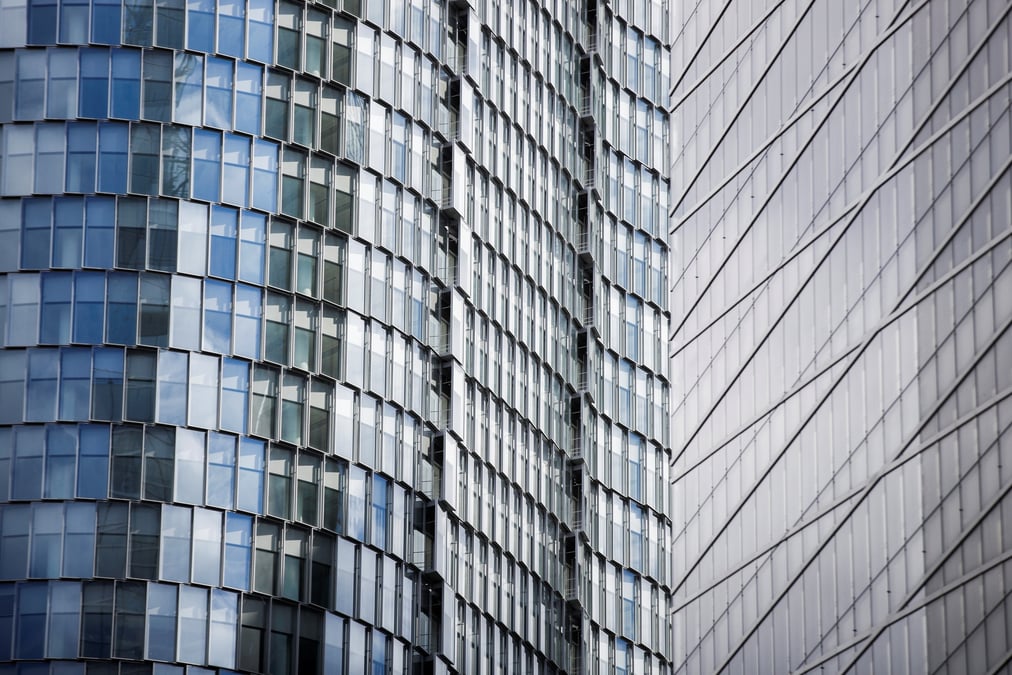 Gratte-ciel de bureaux dans le quartier d'affaires de la defense a paris
