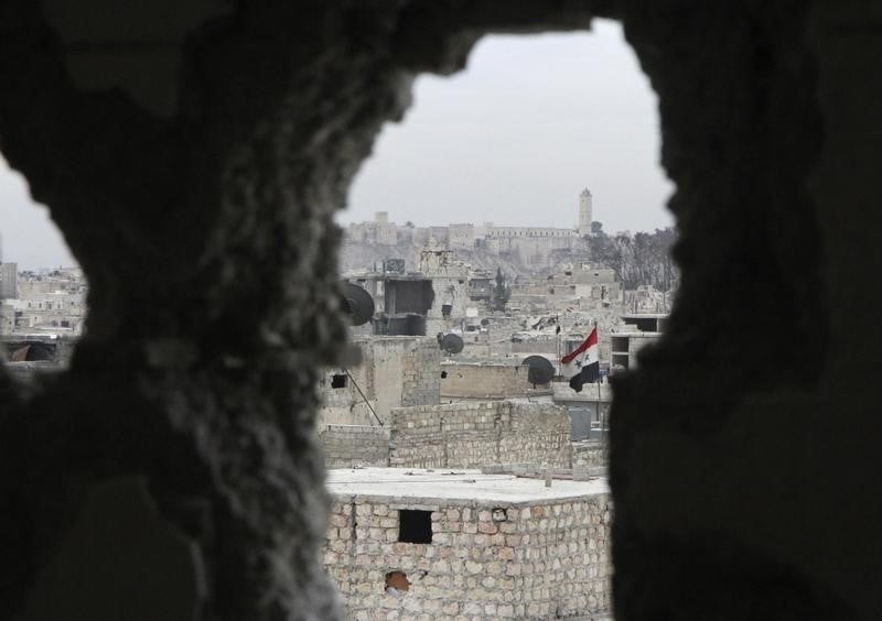 Souad Merah est vraisemblablement en Syrie, selon Cazeneuve