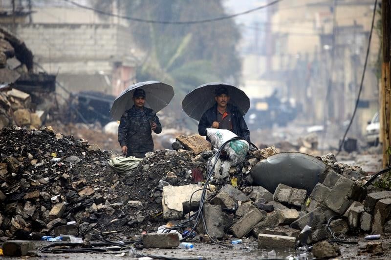 Un quartier devaste a mossoul, des dizaines de victimes