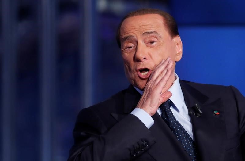 Berlusconi suggere le nom d'un general comme futur president du conseil