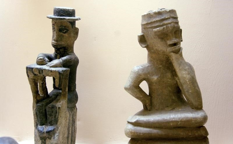 Macron s'engage a la restitution d'oeuvres d'art a l'afrique