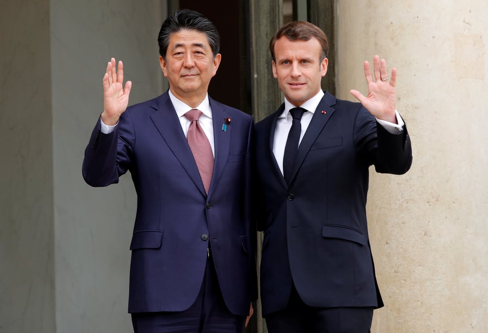 Renault-nissan: macron dira a abe son souhait de faire avancer l'alliance