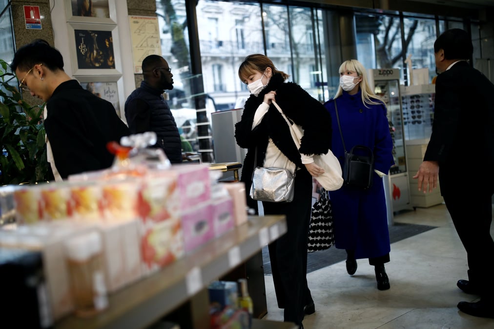 Le coronavirus reveille des marches complaisants
