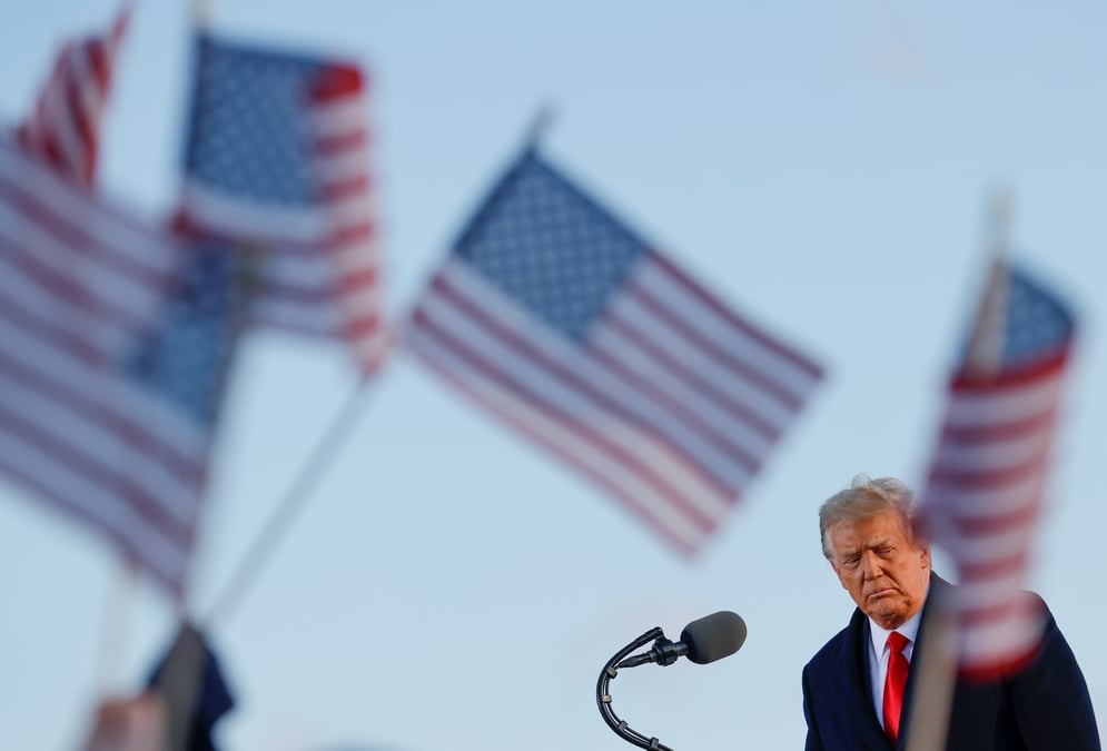Une courte majorite d'americains veulent que le senat condamne trump, selon un sondage