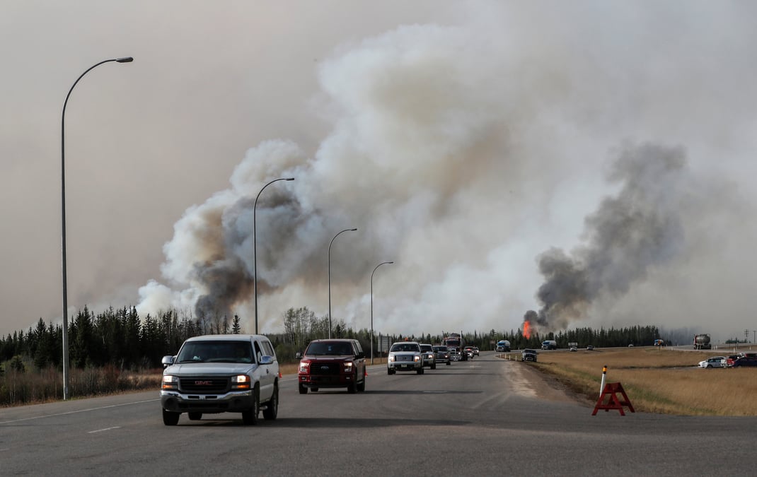 Nouvelles evacuations dans l'alberta face a la progression de l'incendie