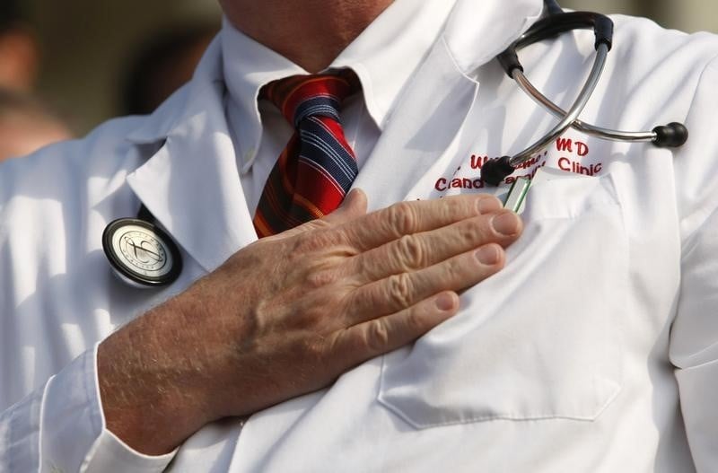 Aux usa, les laboratoires ont verse 7,5 milliards de dollars aux medecins en 2015