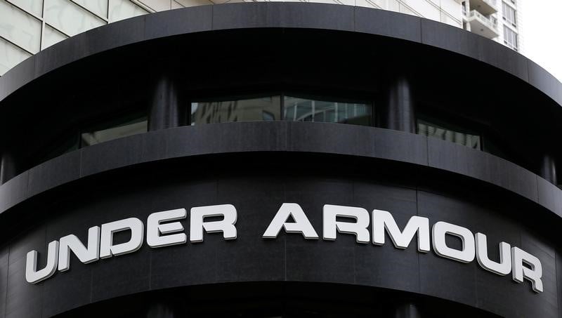 Under armour reduit ses previsions, le titre baisse
