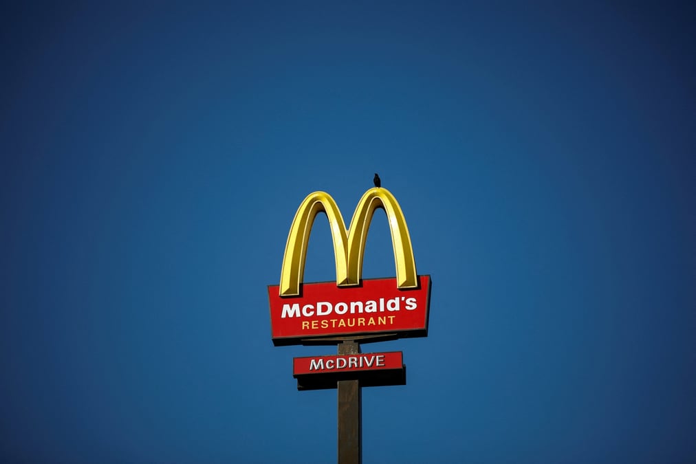 De nombreux restaurants McDonald's ont dû fermer leurs portes partout dans le monde ce vendredi. (photo d'illustration)