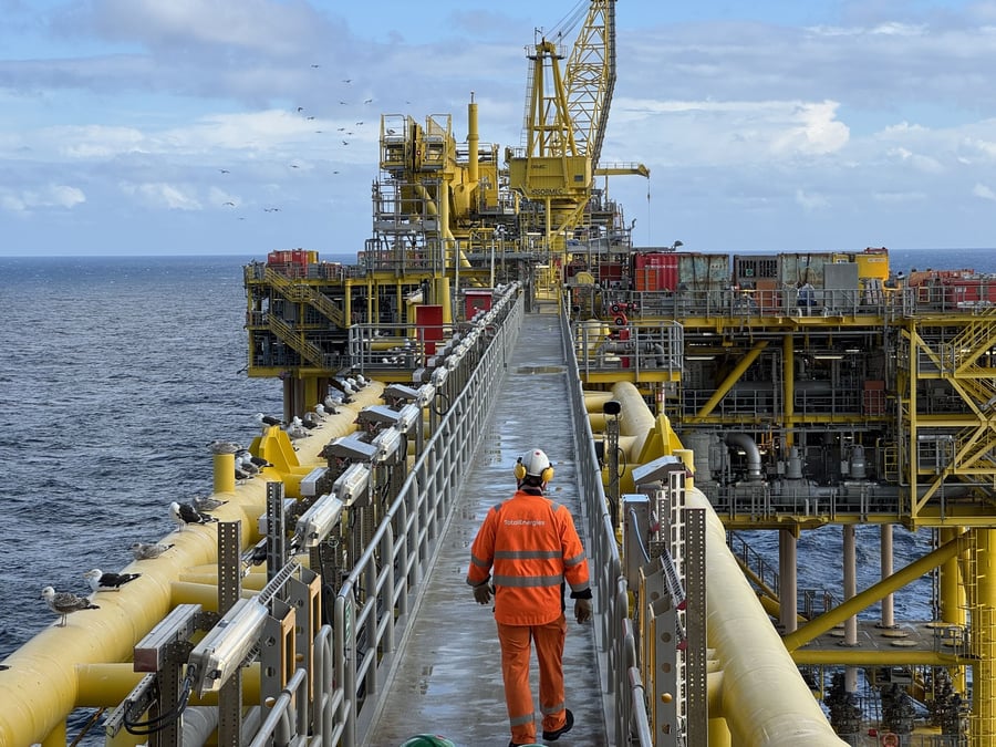 À 250 kilomètres des côtes, Tyra exploite à son plein potentiel 6 % de la production gazière de l’Union européenne.