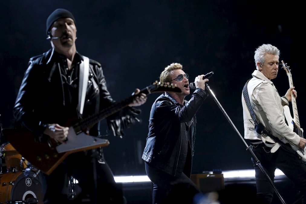 Hommage de u2 aux victimes des attentats du 13 novembre