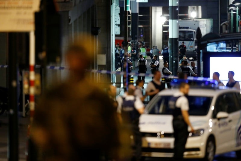 Quatre personnes arretees apres l'attentat de bruxelles relachees