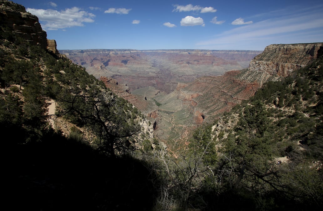 Un helicoptere s'ecrase dans le grand canyon, trois morts