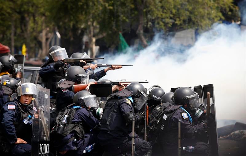 La police thaïlandaise tente de reprendre le contrôle de Bangkok