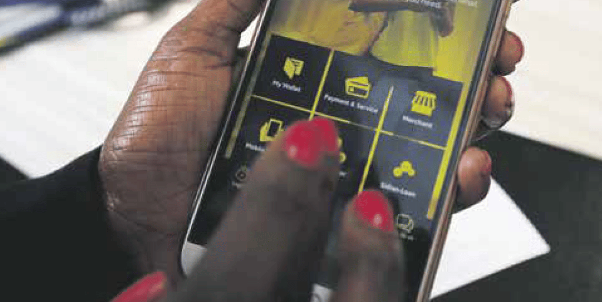 Fintech mobile banking money smartphone téléphone