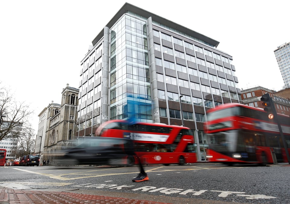 Facebook: le royaume-uni veut enqueter sur l'affaire cambridge