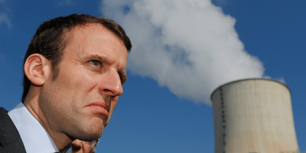 Le ministre de l'Economie Emmanuel Macron visite la centrale nucléaire de Civaux, France, le 17 mars 2016