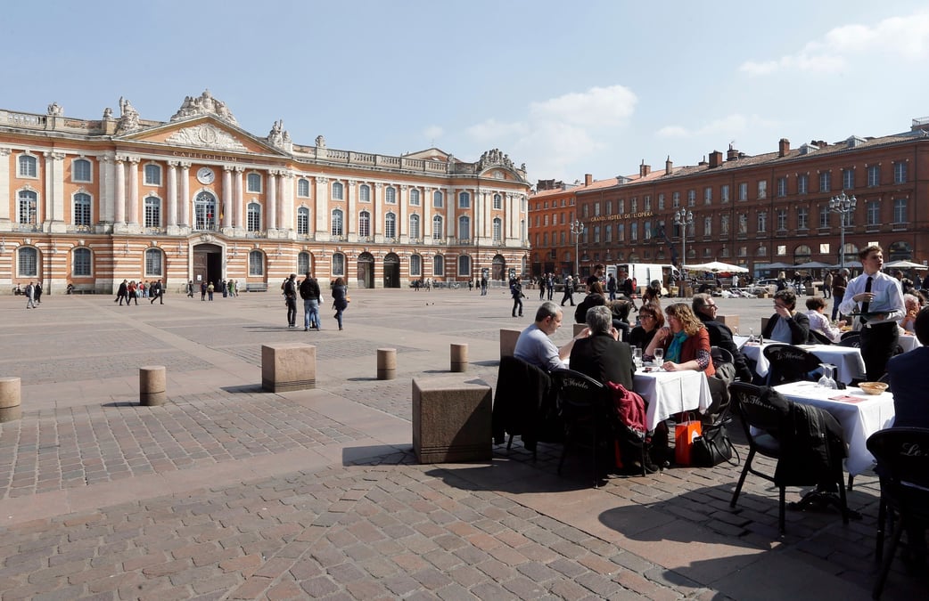 La place du capitole, le coeur de l'administration municipale de la ville francaise de toulouse
