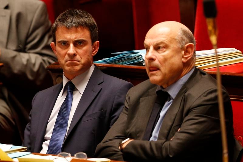 Pas d'alternative politique à gauche, dit Valls à sa majorité