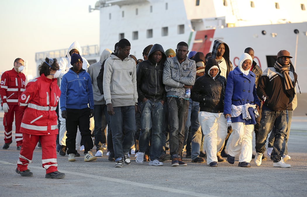Quinze migrants arretes pour meurtre en italie