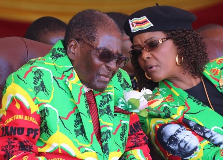 L'epouse de robert mugabe se livre a la police sud-africaine