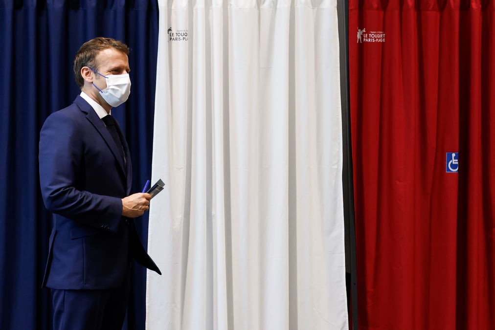 Macron appelle a tirer les consequences de l'abstention aux regionales
