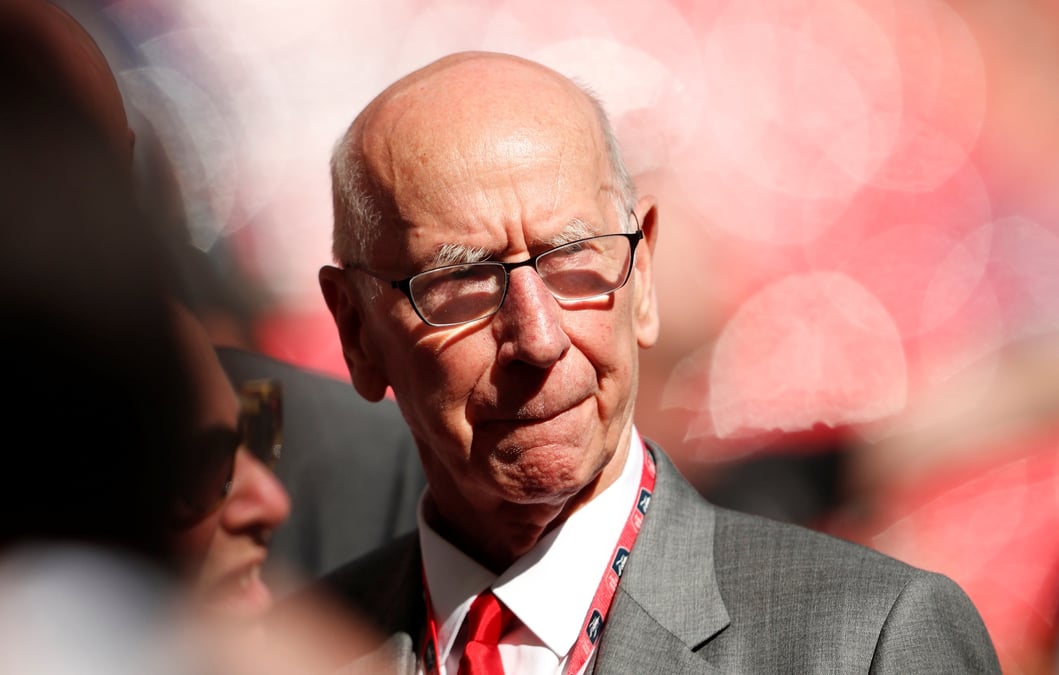 Sir bobby charlton avant un match chelsea contre manchester united au stade de wembley