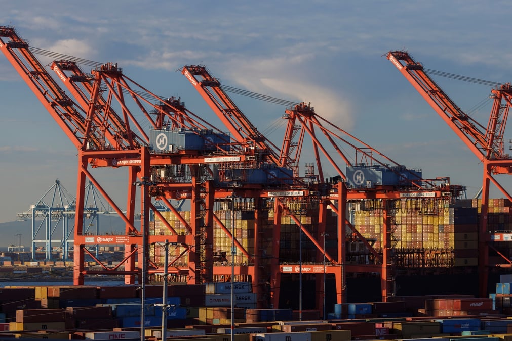 Photo des conteneurs dans un port en californie