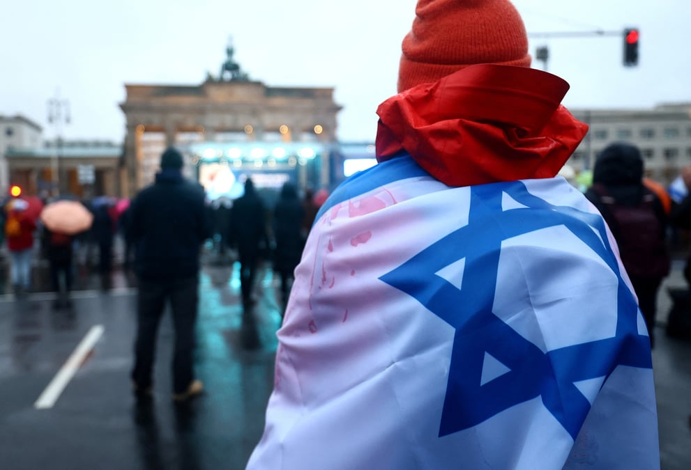 Manifestation contre l'antisemitisme a la porte de brandebourg a berlin