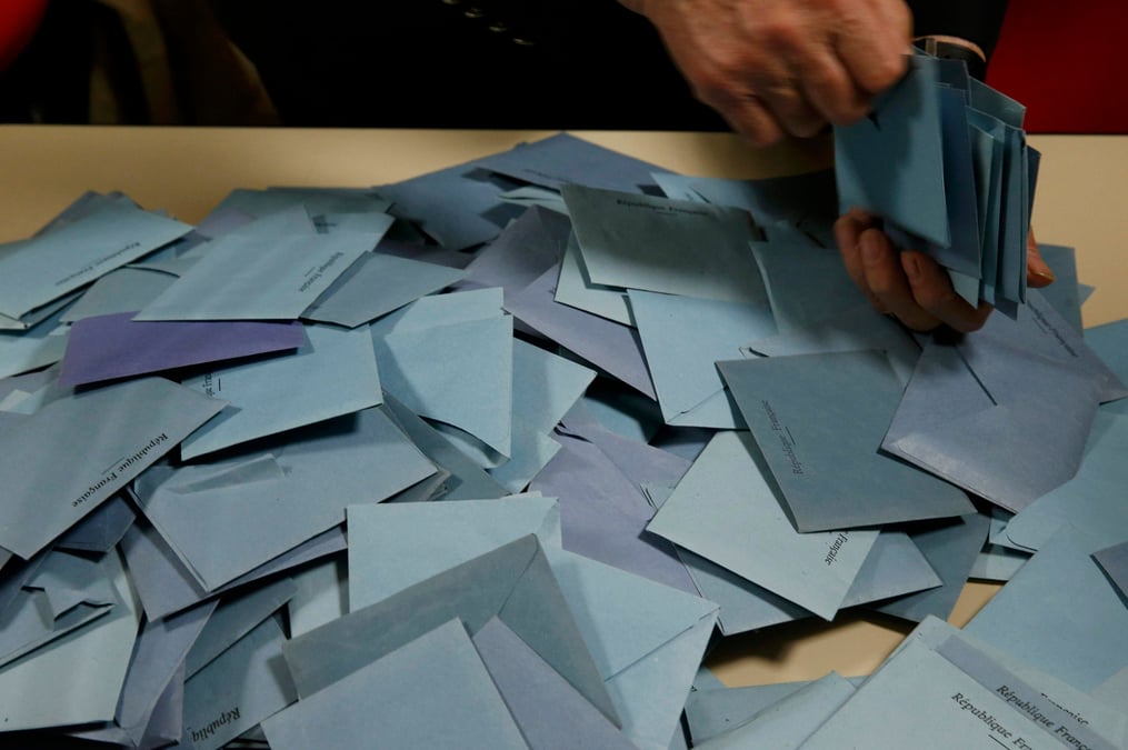 Cambadelis annonce le retrait de la liste ps dans l'est