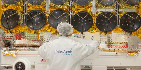 Thales Alenia Space reste encore un bijou technologique (satellite d'observation CSO, sélection pour la mission FLEX par l'Agence spatiale européenne...) mais le constructeur a-t-il suffisamment investi dans la R&D (Recherche et Développement) et la R&T (Recherche et Technologies) autant qu'il aurait dû pour garder le coup d'avance qu'il avait pu avoir dans le passé