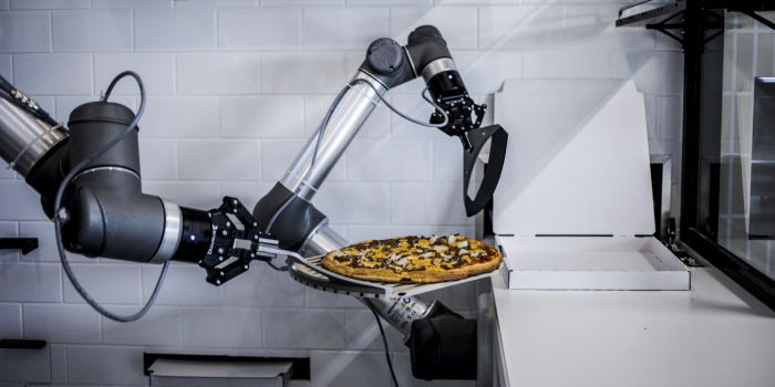 Le robot de Pazzi propose une personnalisation des pizzas, à la demande, "sur une combinaison de plus de 5 millions de recettes", selon le communiqué de presse.