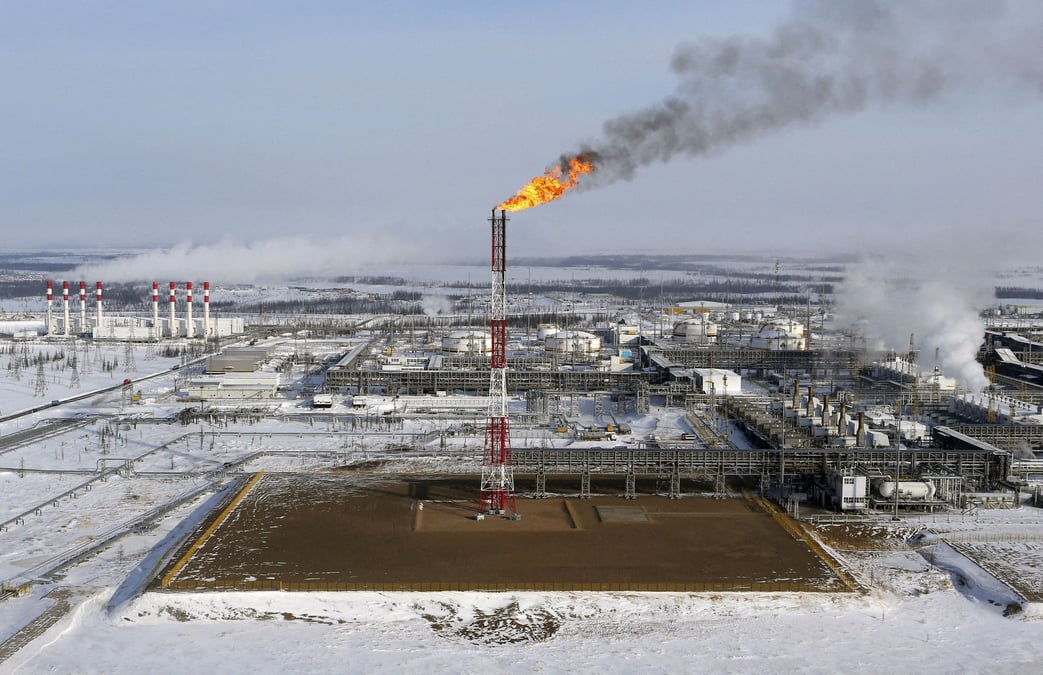 L'ue ajuste ses sanctions sur le petrole russe pour convaincre les reticents