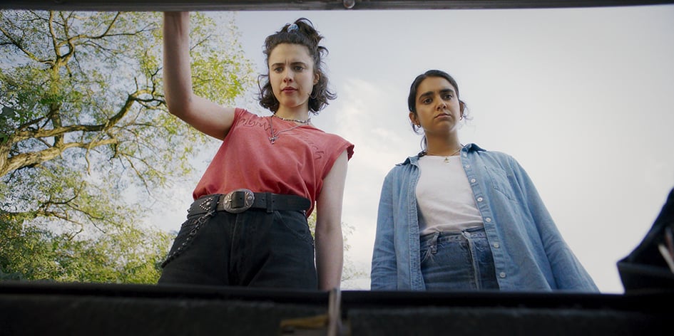 Jamie (Margaret Qualley) et Marian (Geraldine Viswanathan) trouvent dans le coffre d’une voiture de location une valise, objet de toutes les convoitises. D’affreux jojos se lancent à leurs trousses.