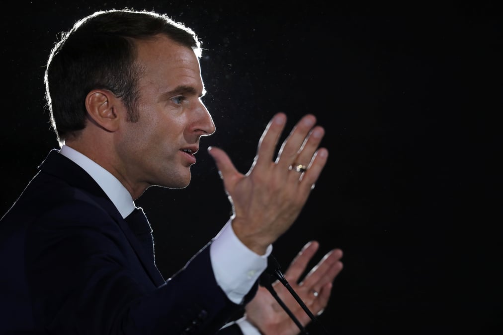 Emmanuel macron se defend de "jouer" avec les peurs en europe