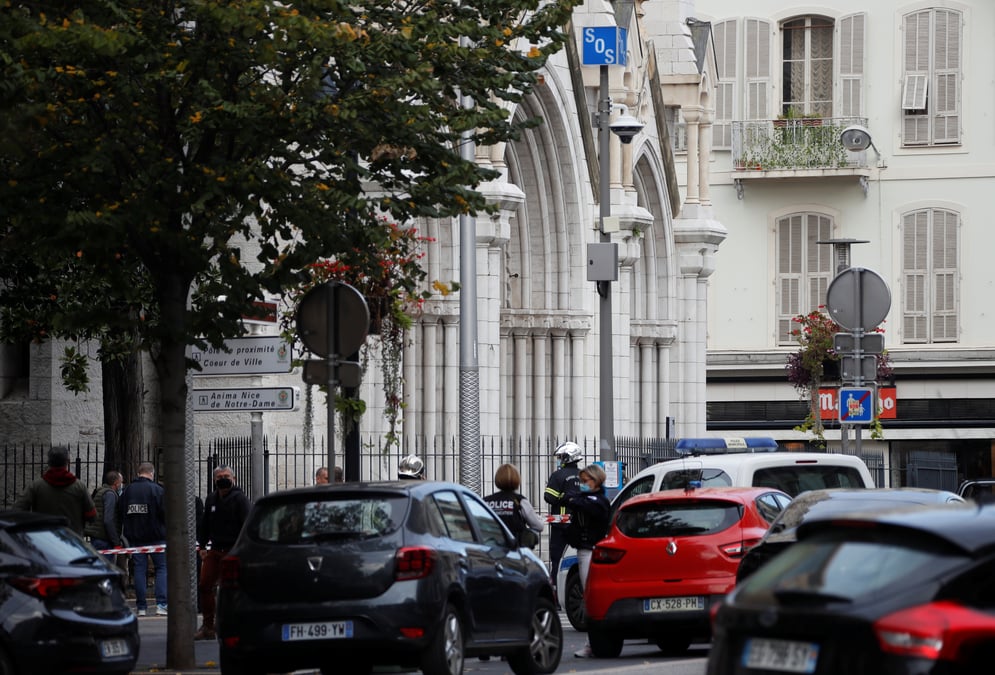 France: l'attaque de nice a fait deux morts, dit un porte-parole de la police