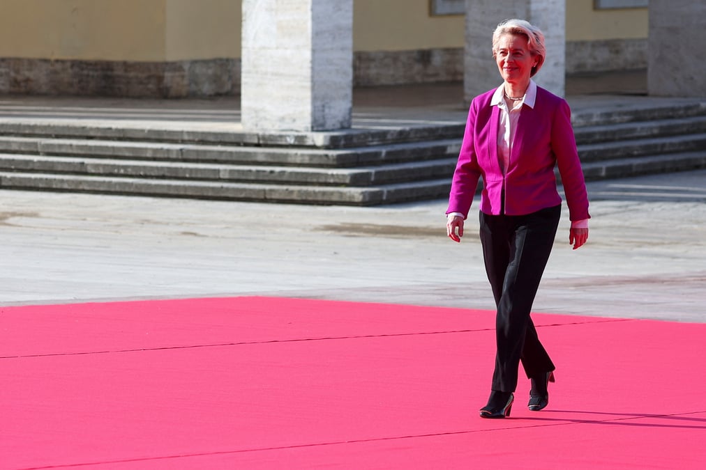 Photo de la presidente de la commission europeenne, ursula von der leyen