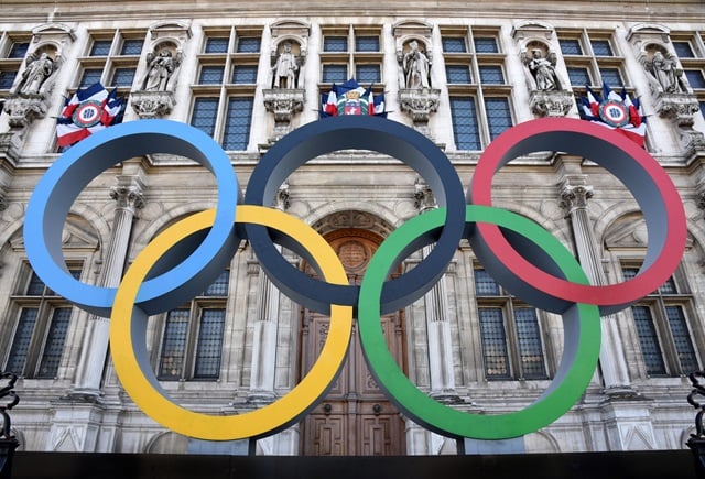 La cérémonie de clôture des Jeux paralympiques a été retransmise en direct du Stade de France de 20h30 à 23h05 environ.