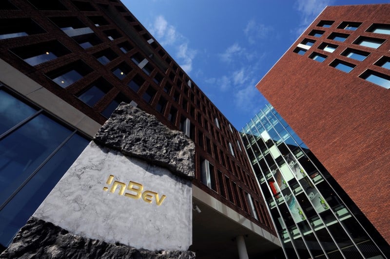 Ab inbev releve son offre sur sabmller