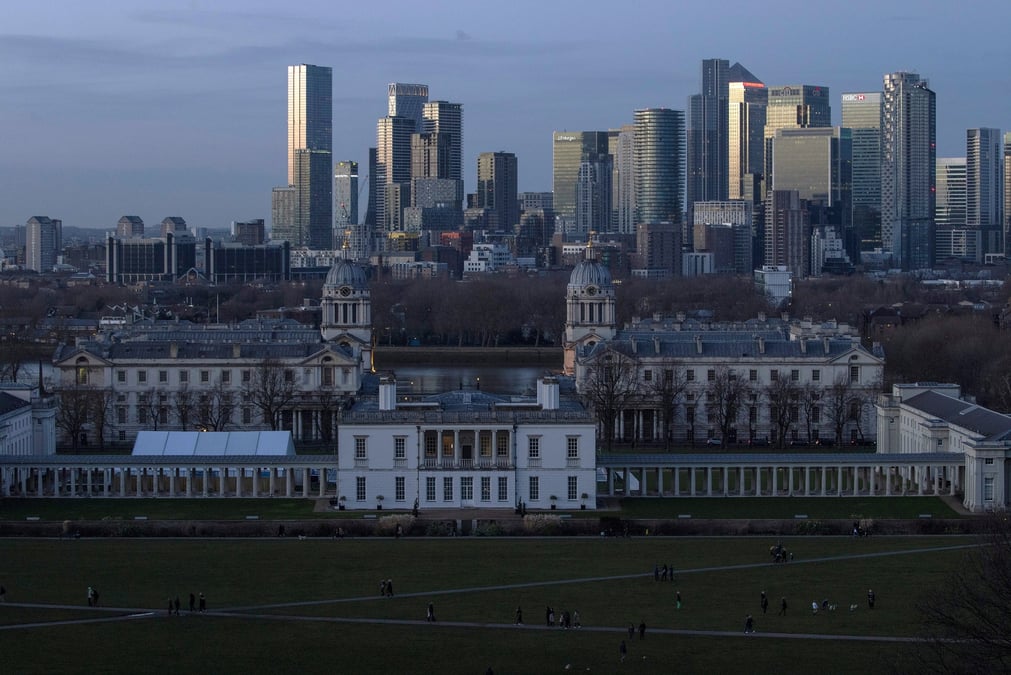 Londres assouplit ses regles pour eviter des turbulences sur les marches des swaps