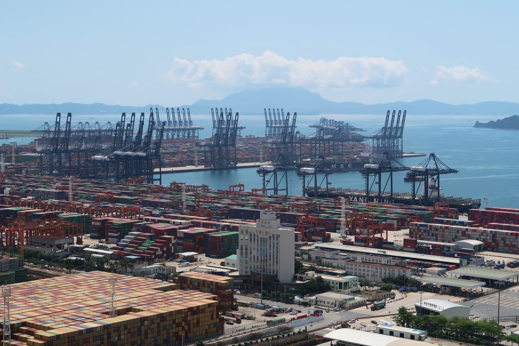 Chine: bond des exportations en janvier et fevrier