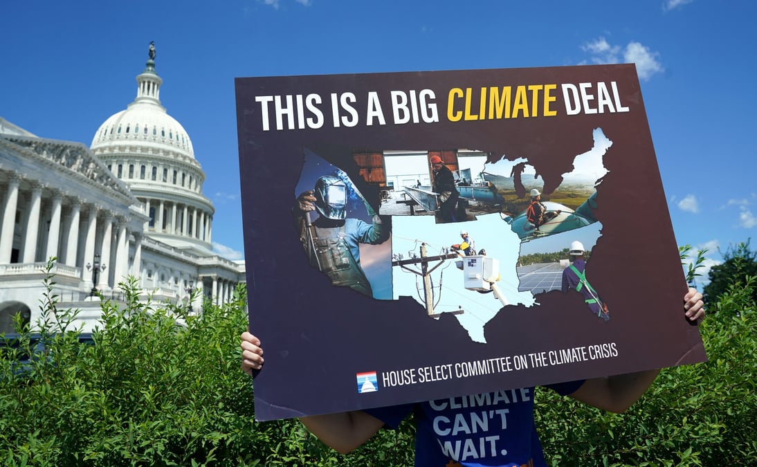 Etats-unis: la chambre des representants adopte le plan a 430 milliards de dollars pour la sante et le climat